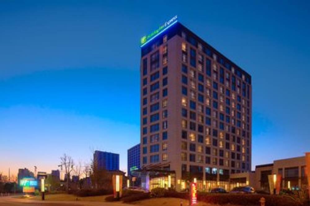 HOLIDAY INN EXP JIADING INDUSTR 8