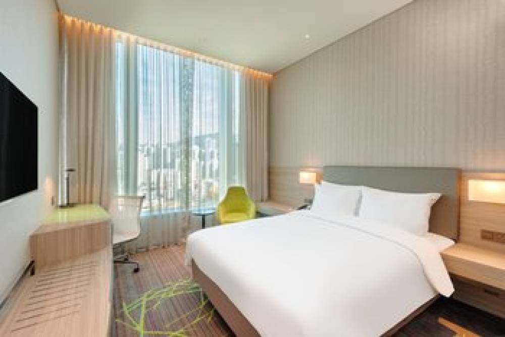 HOLIDAY INN EXP KOWLOON CBD2 8