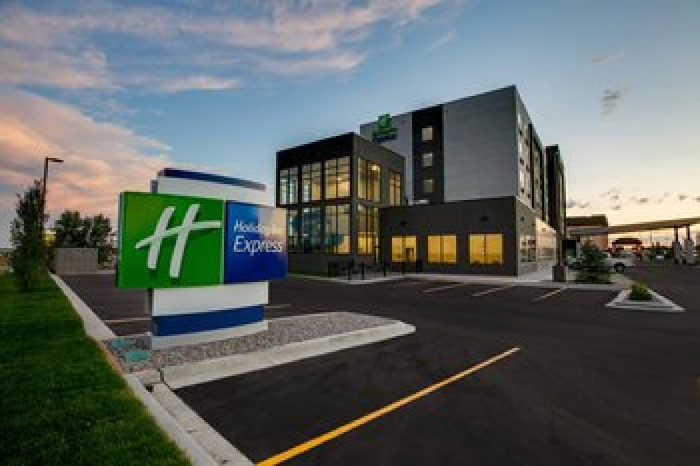 HOLIDAY INN EXP LETHBRIDGE SE 1