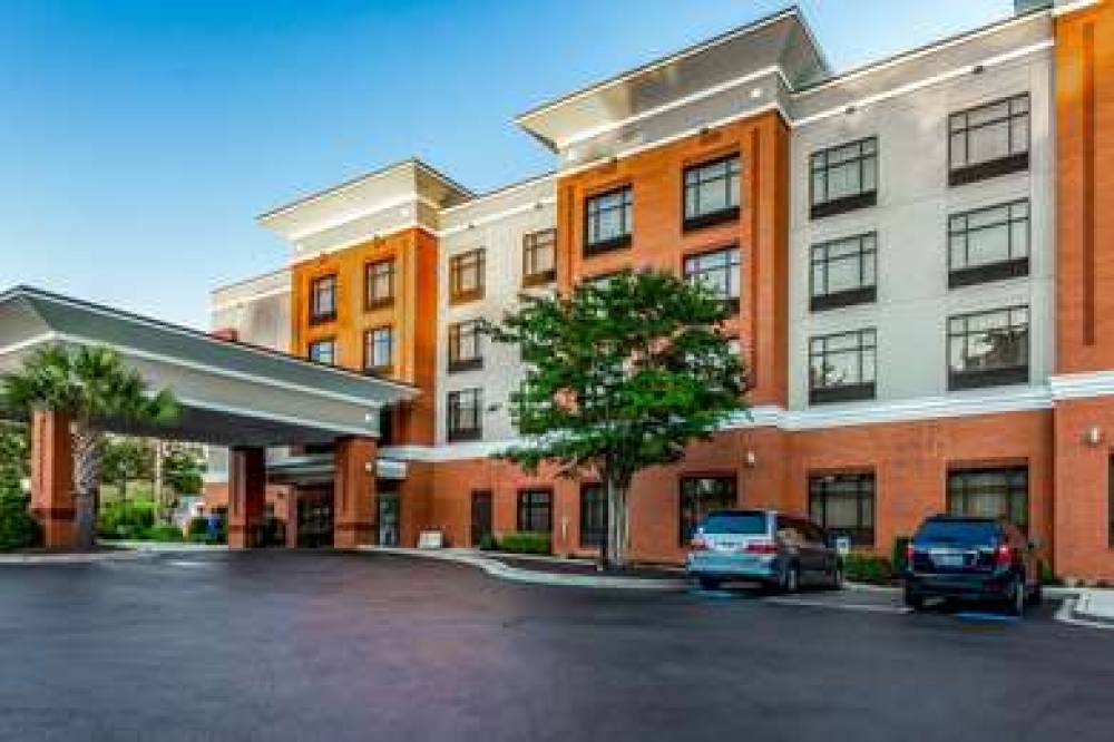 HOLIDAY INN EXP LEXINGTON 2