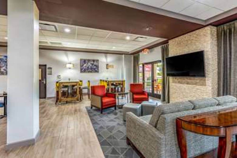 HOLIDAY INN EXP LEXINGTON 7