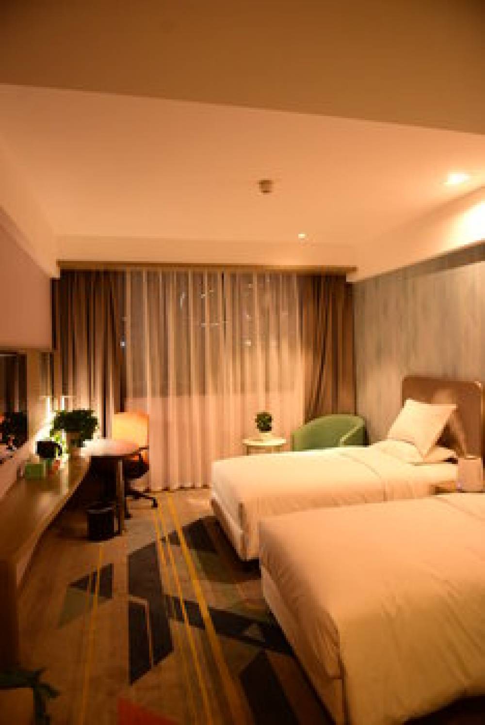 HOLIDAY INN EXP LHASA POTALA SQUARE 6