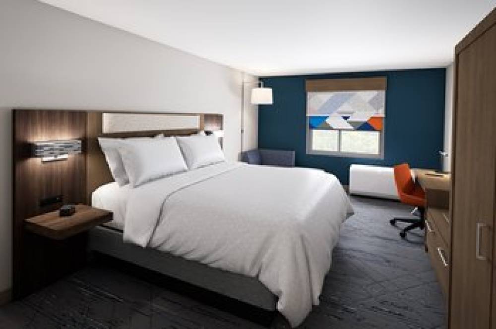 HOLIDAY INN EXP LONG ISLAND CITY E 4