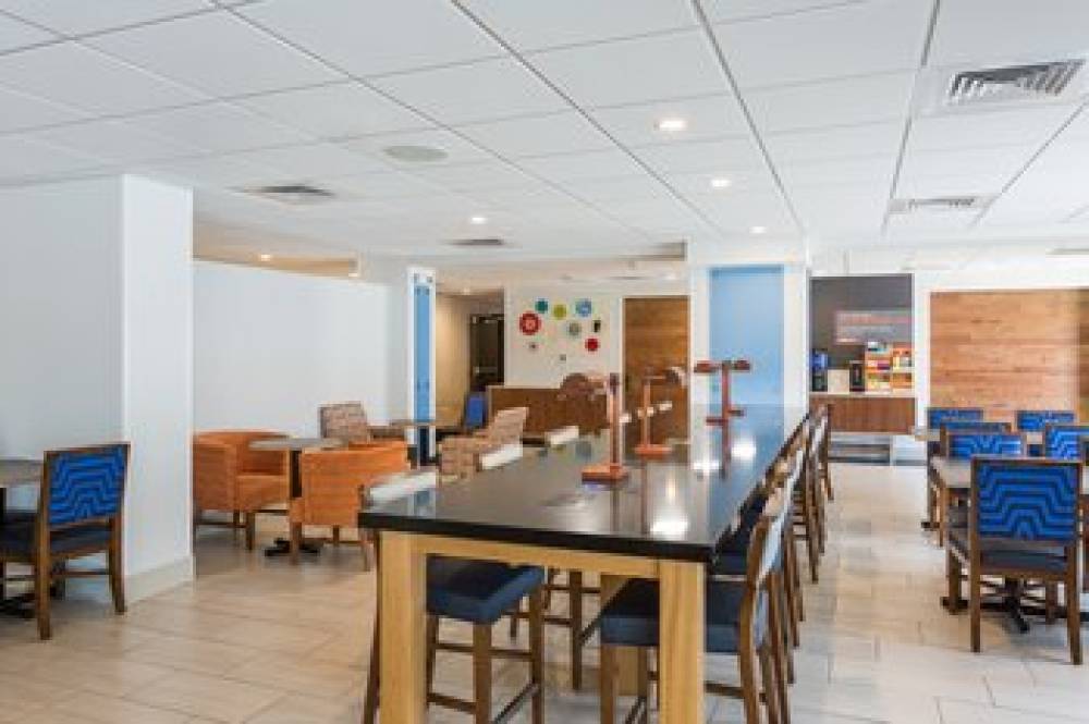 HOLIDAY INN EXP LORTON 2