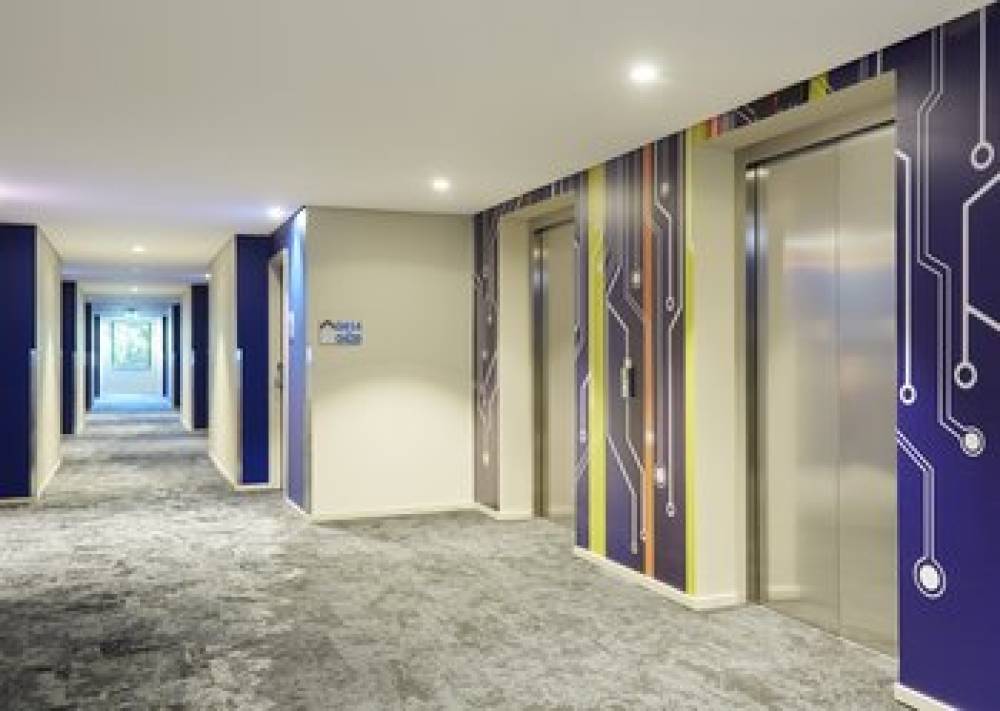 HOLIDAY INN EXP MACQUARIE PARK 4