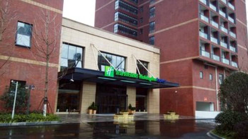 HOLIDAY INN EXP NEW JINQIAO 7