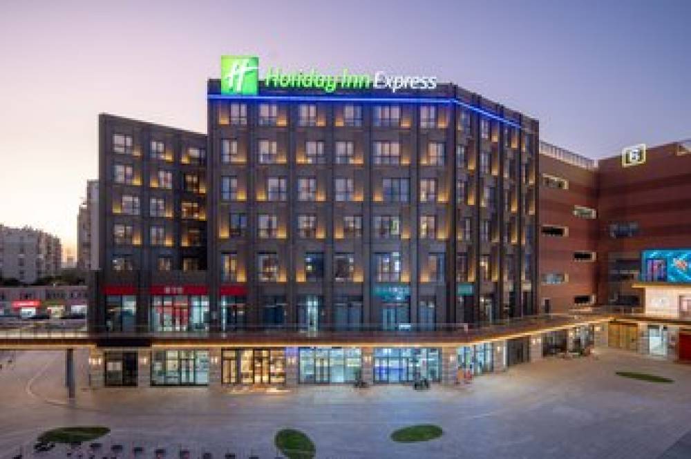 HOLIDAY INN EXP NORTH GATEWAY 5