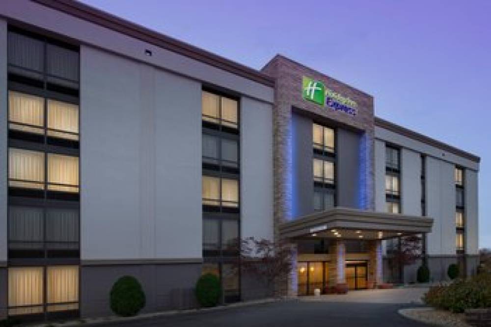 HOLIDAY INN EXP NORTH WOBURN 1