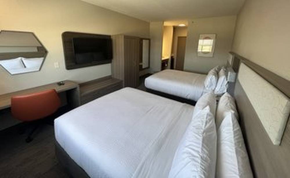 HOLIDAY INN EXP PARK CITY 3