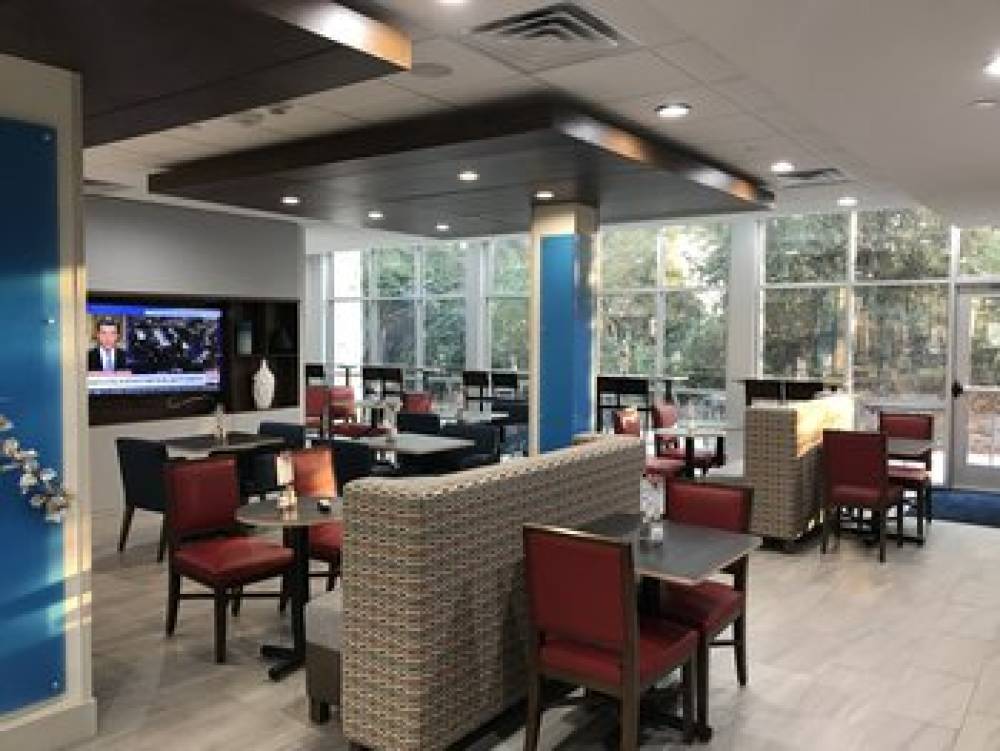 HOLIDAY INN EXP PINEVILLE ALEXANDRI 4