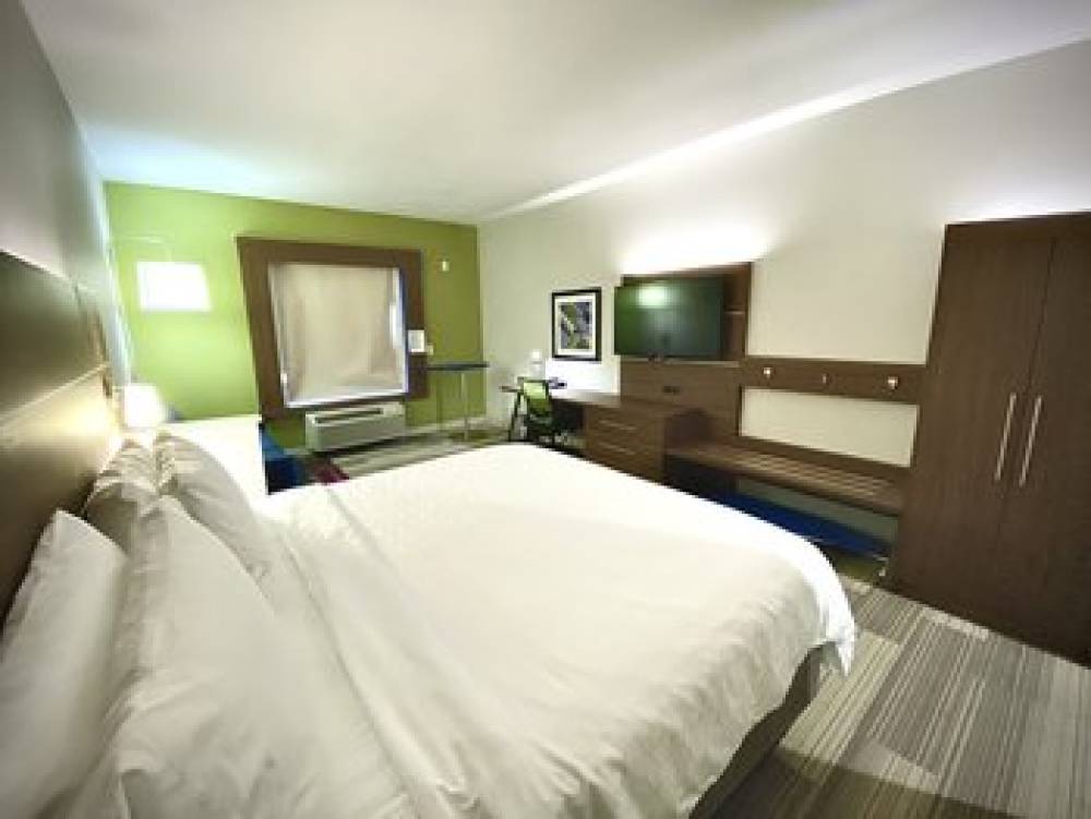 HOLIDAY INN EXP PINEVILLE ALEXANDRI 9