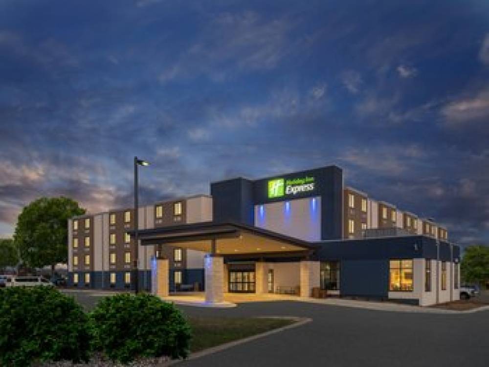 HOLIDAY INN EXP PLYMOUTH 1