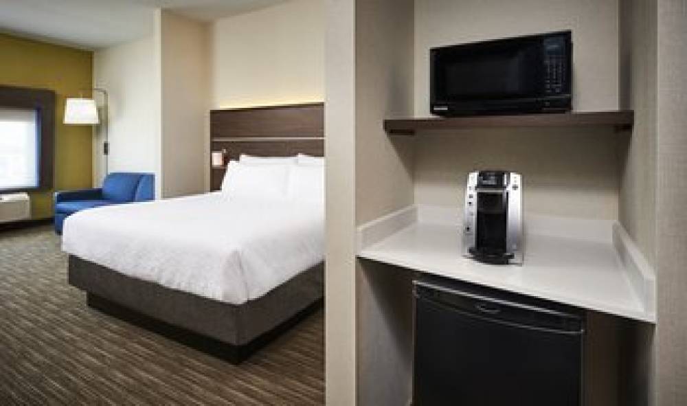 HOLIDAY INN EXP SARNIA POINT EDWARD 10