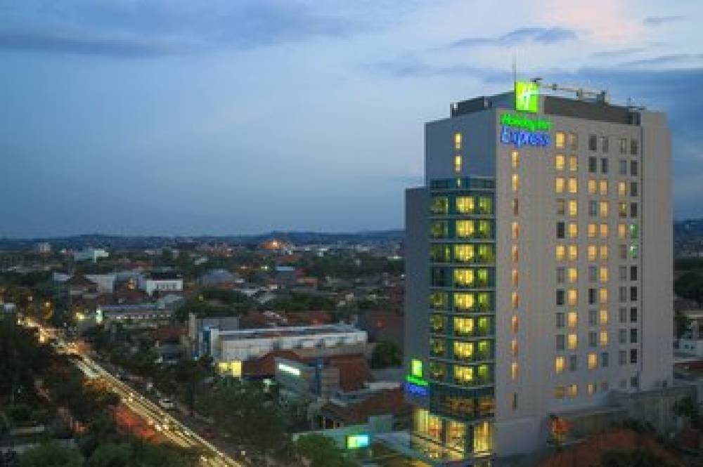 HOLIDAY INN EXP SEMARANG SIMPAN 1