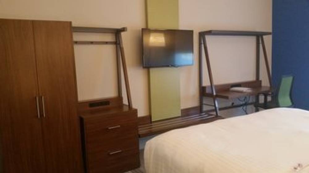 HOLIDAY INN EXP SLIDELL 7