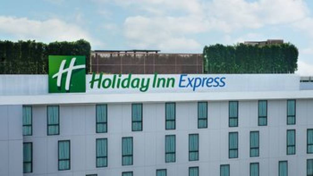 HOLIDAY INN EXP SOI SOONVIJAI 4