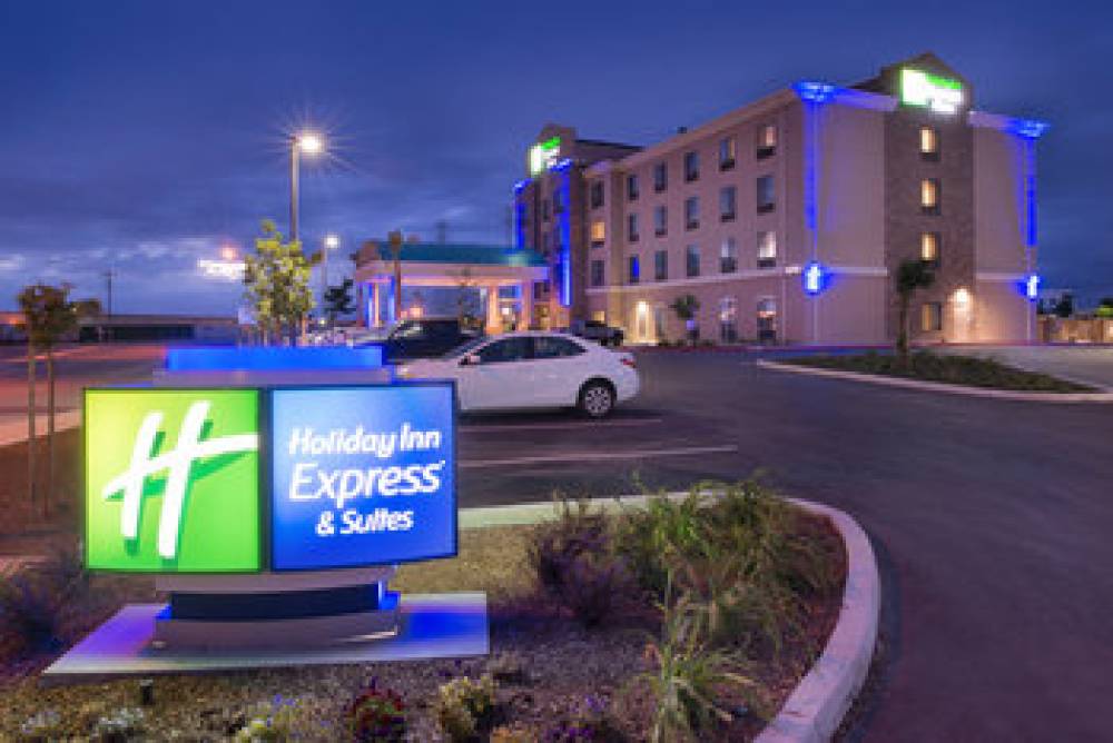 HOLIDAY INN EXP STES AIRPORT 1