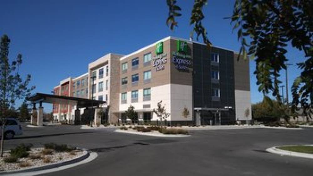 HOLIDAY INN EXP STES AIRPORT 1