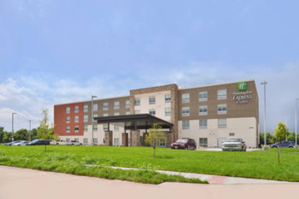 HOLIDAY INN EXP STES AIRPORT 1