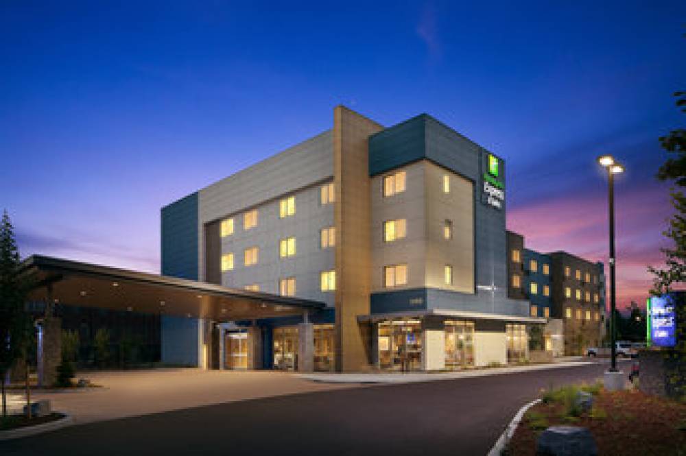 HOLIDAY INN EXP STES AIRPORT 1