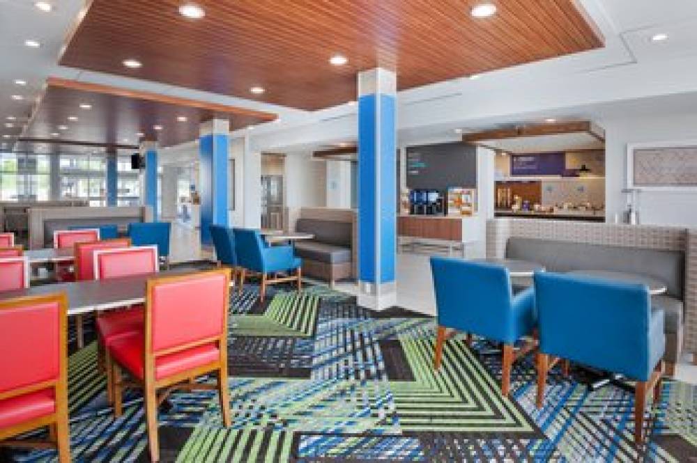 HOLIDAY INN EXP STES AIRPORT SOUTH 10