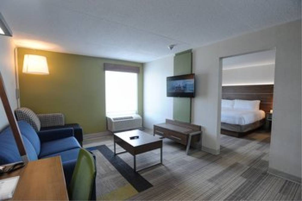 HOLIDAY INN EXP STES AIRPORT WEST 9