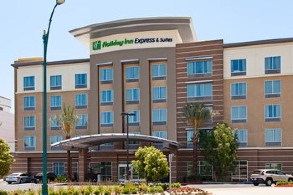 HOLIDAY INN EXP STES ANAHEIM RE 1