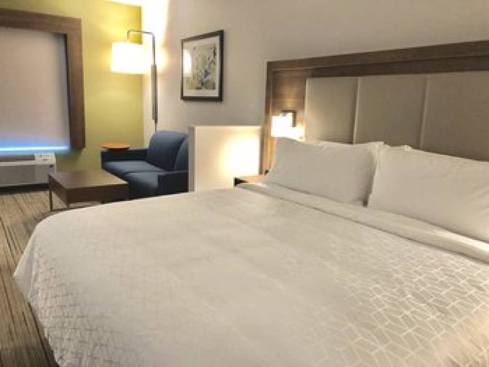 HOLIDAY INN EXP STES ARPT BRIER CRE 9