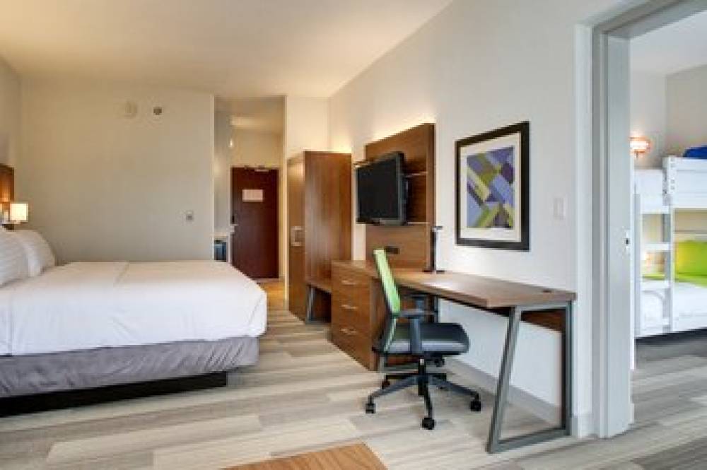 HOLIDAY INN EXP STES AURORA 5