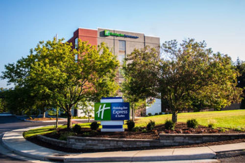 HOLIDAY INN EXP STES BLACKSBURG 1