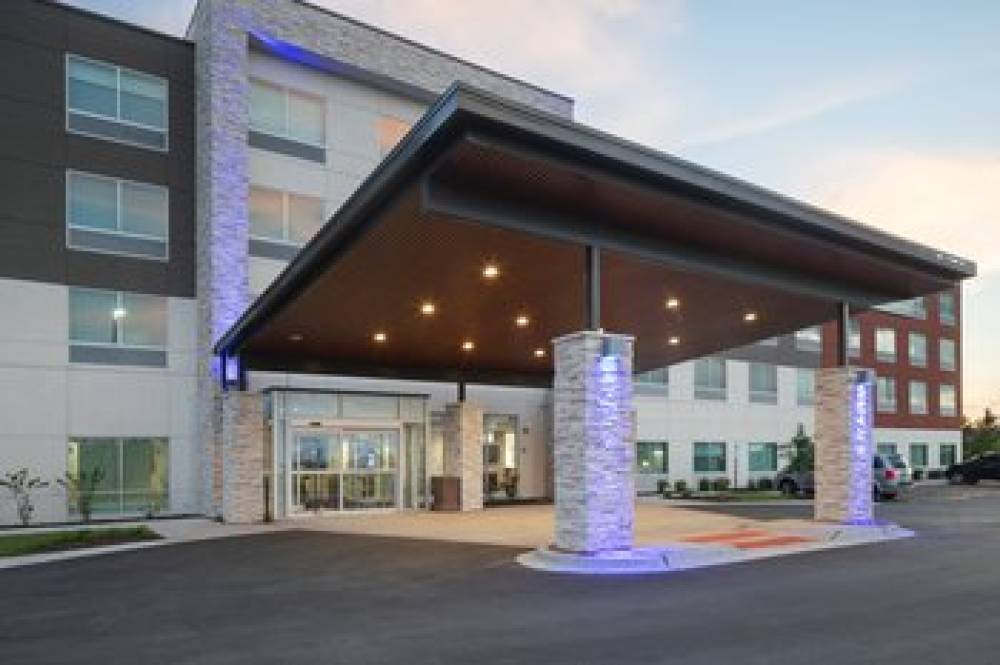 HOLIDAY INN EXP STES BOURBONNAIS E 1