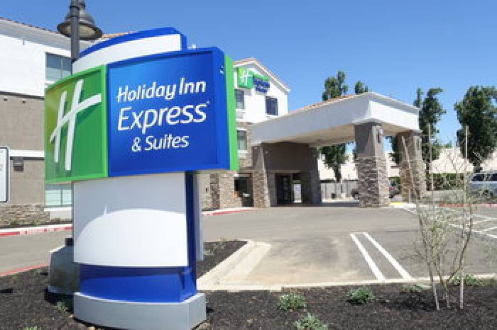 HOLIDAY INN EXP STES BRENTWOOD 1