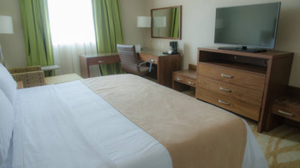 HOLIDAY INN EXP STES CELAYA 2