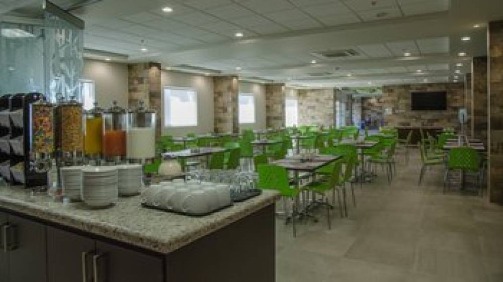 HOLIDAY INN EXP STES CELAYA 7