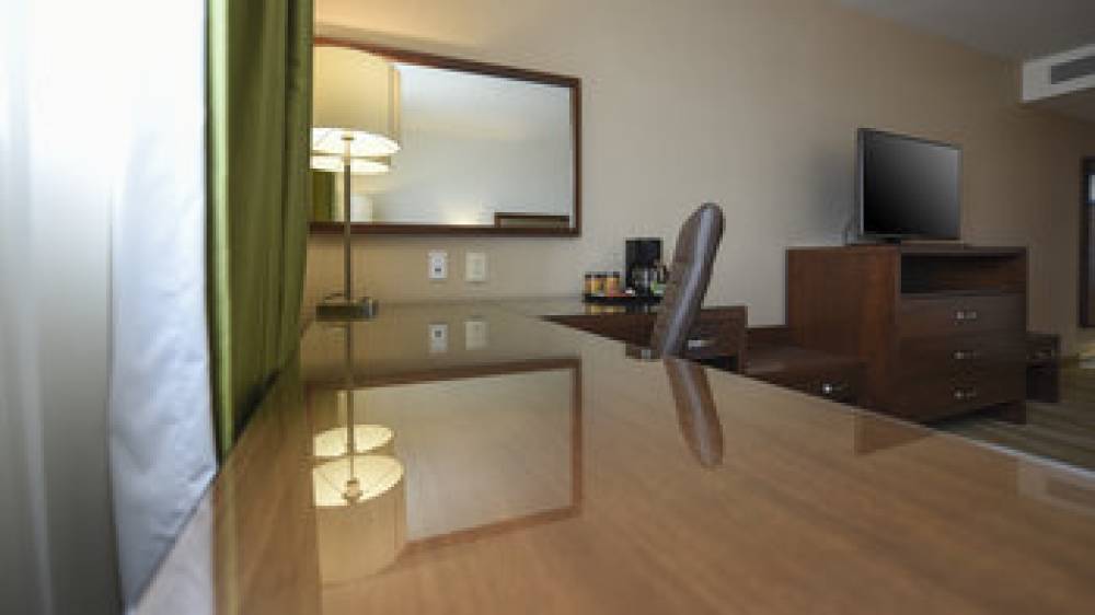 HOLIDAY INN EXP STES CELAYA 5