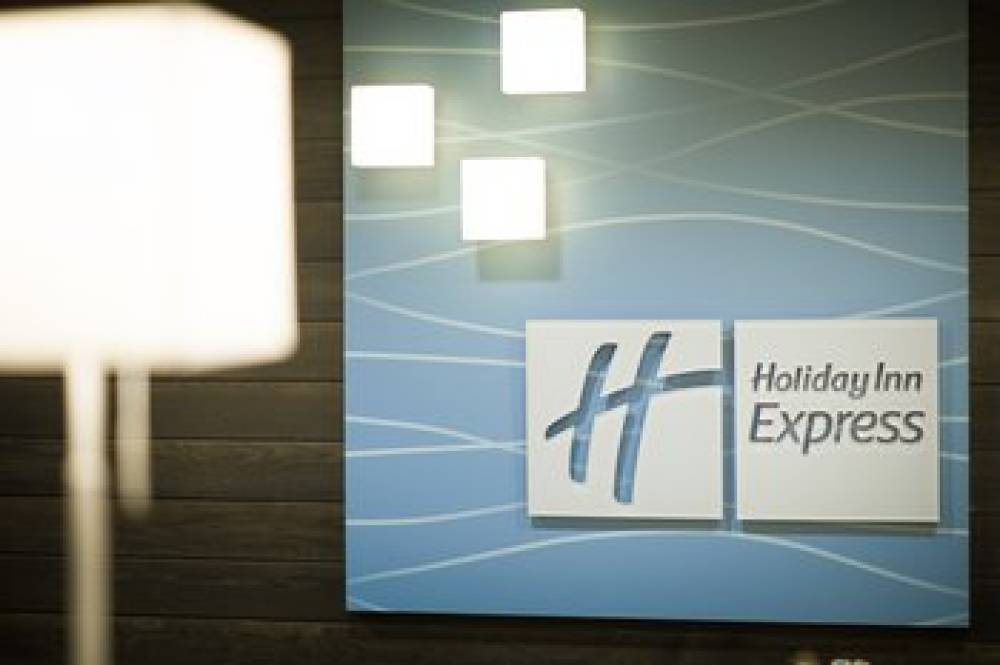 HOLIDAY INN EXP STES CENTRAL 7