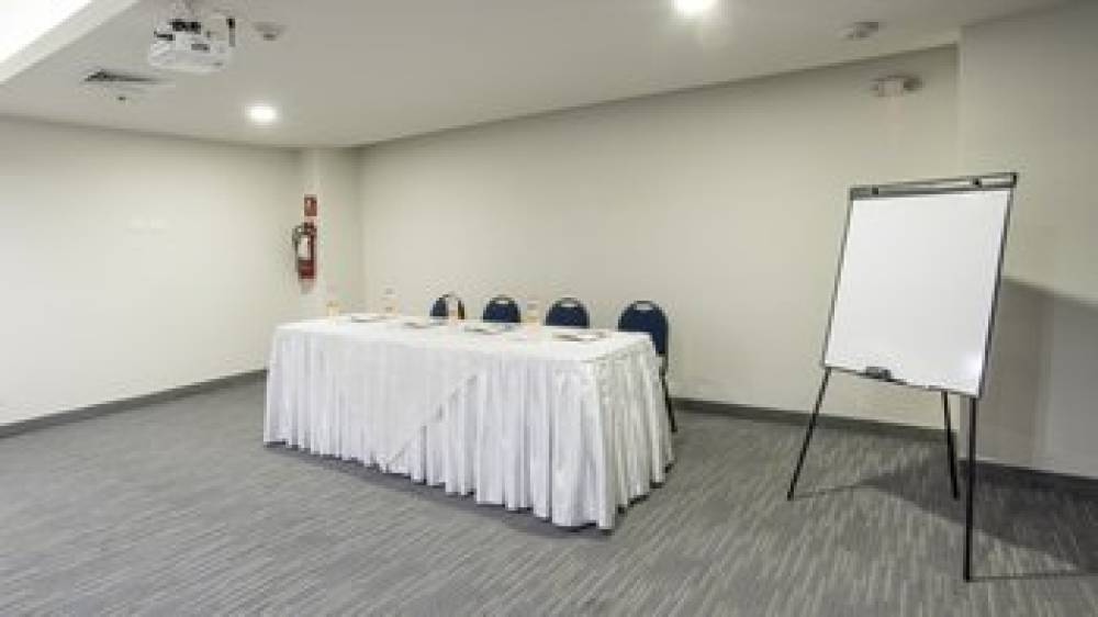 HOLIDAY INN EXP STES CIUDAD OBREGON 8