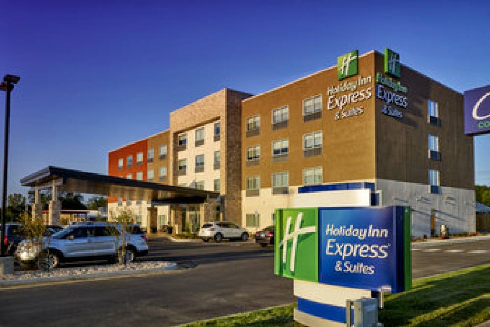 HOLIDAY INN EXP STES CLAREMORE 1