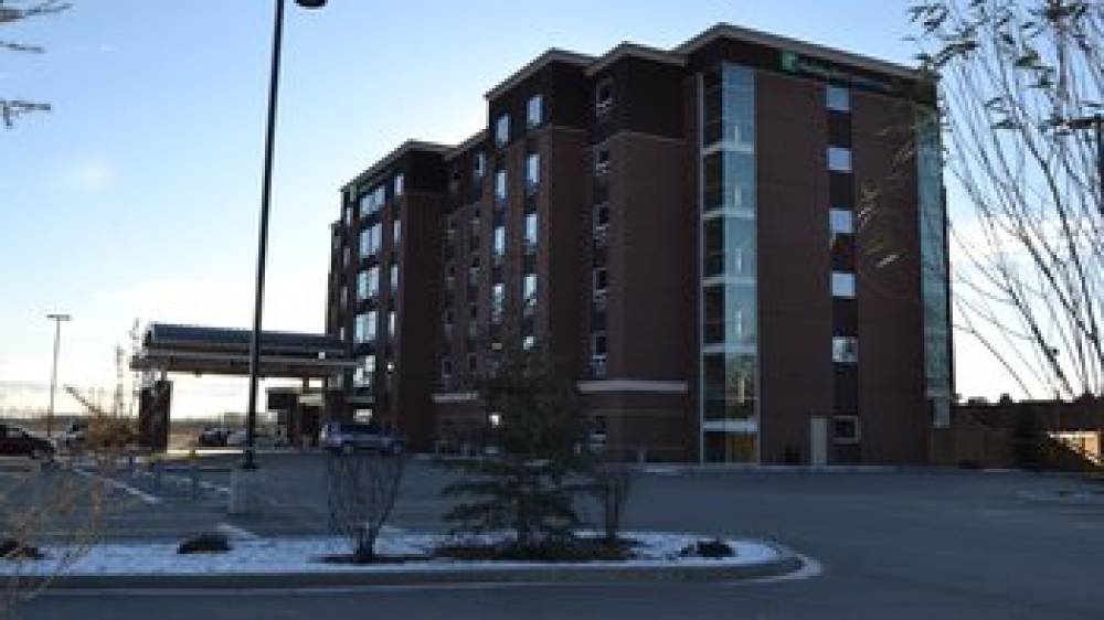 HOLIDAY INN EXP STES COLD LAKE 1