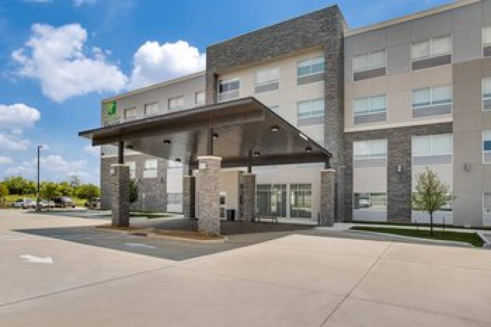 HOLIDAY INN EXP STES DENTON SOUTH 3