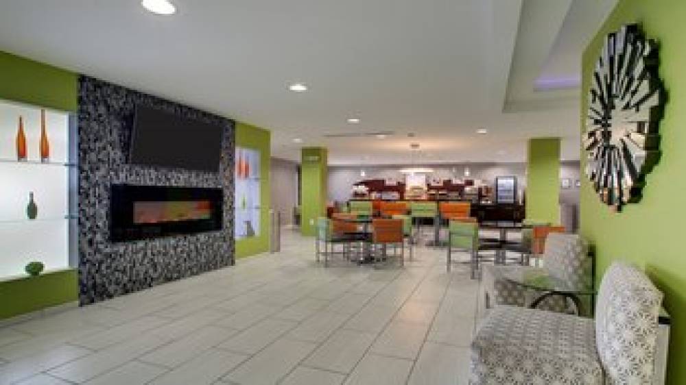 HOLIDAY INN EXP STES DWTN COLIS 4