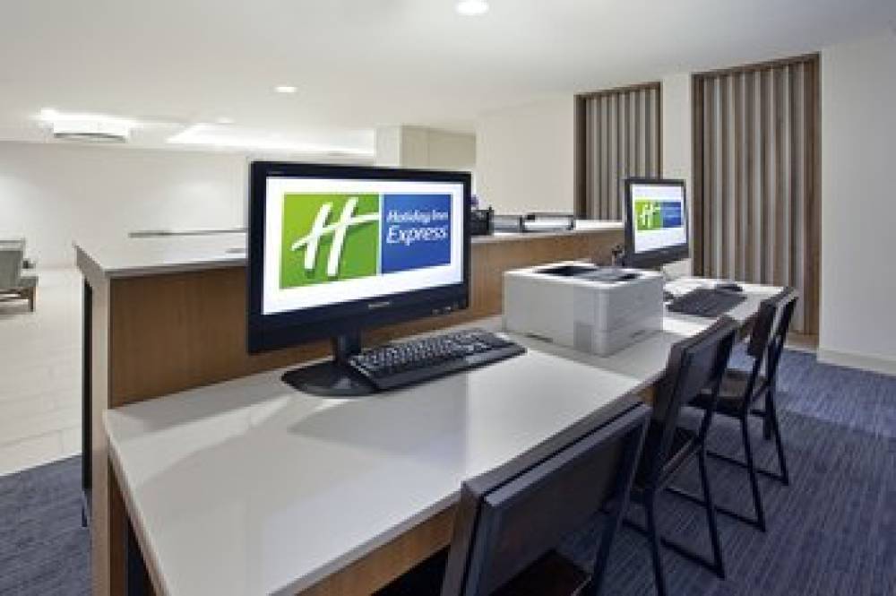 HOLIDAY INN EXP STES DWTN UNIV 2