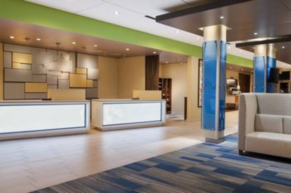 HOLIDAY INN EXP STES EDINBURG 8