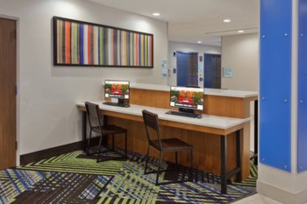 HOLIDAY INN EXP STES FAYETTEVILLE 2