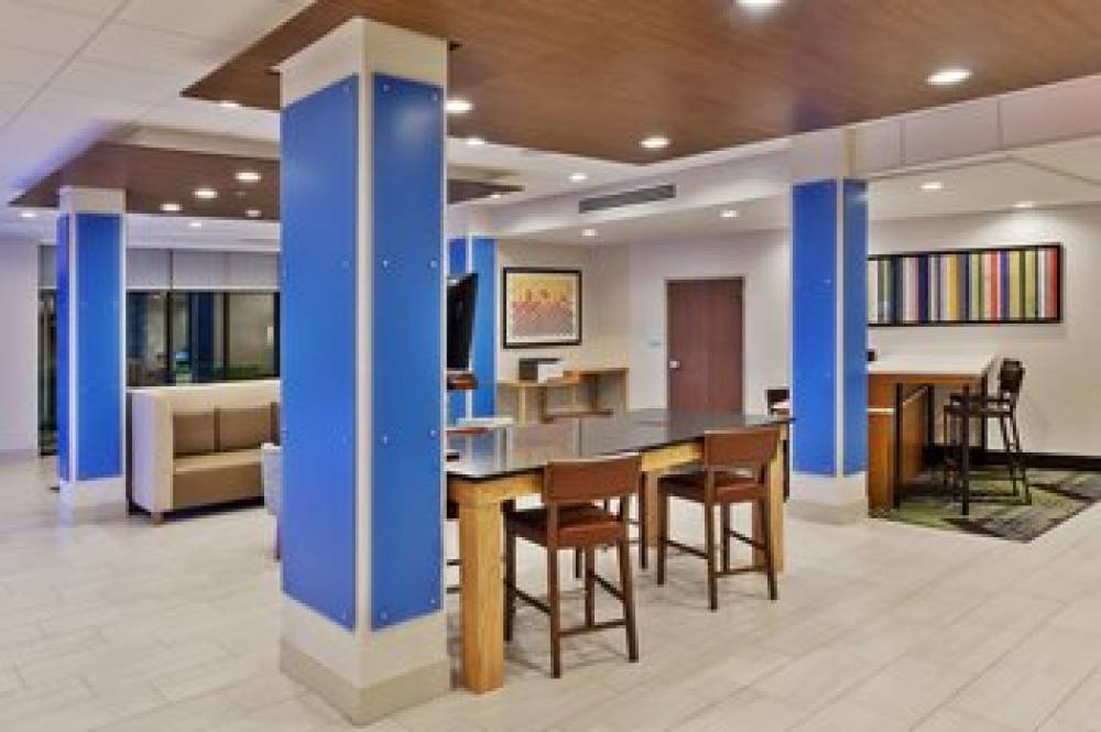 HOLIDAY INN EXP STES FAYETTEVILLE 3