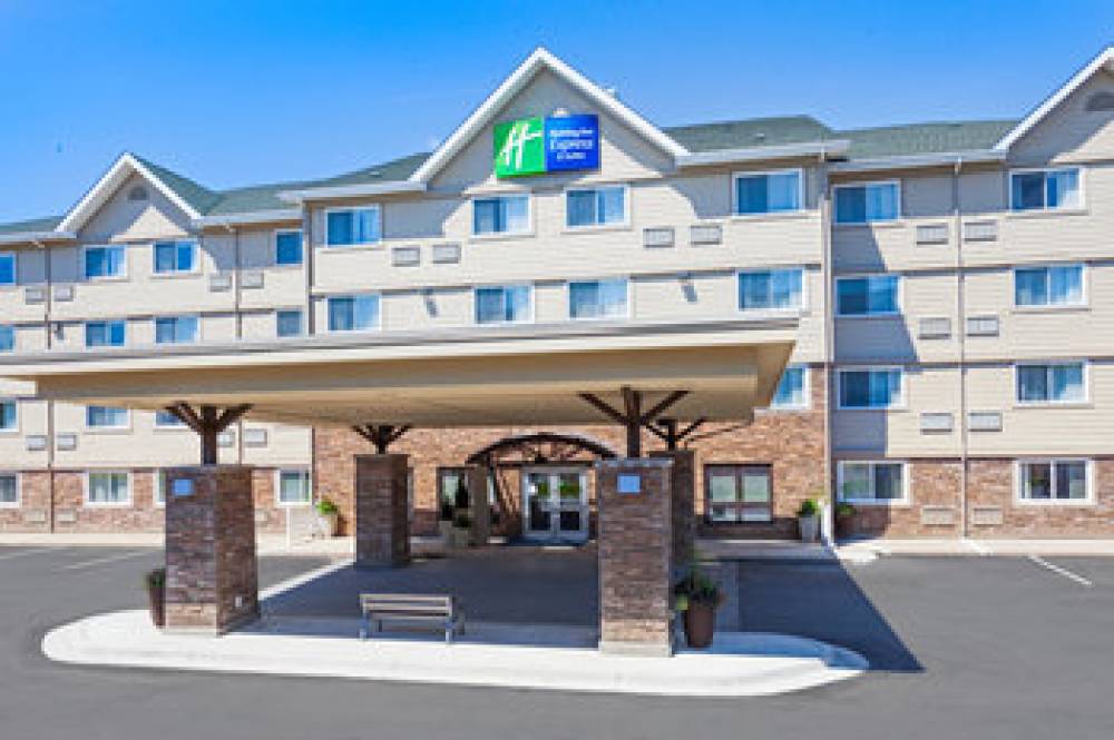 HOLIDAY INN EXP STES FREDERICTON 1