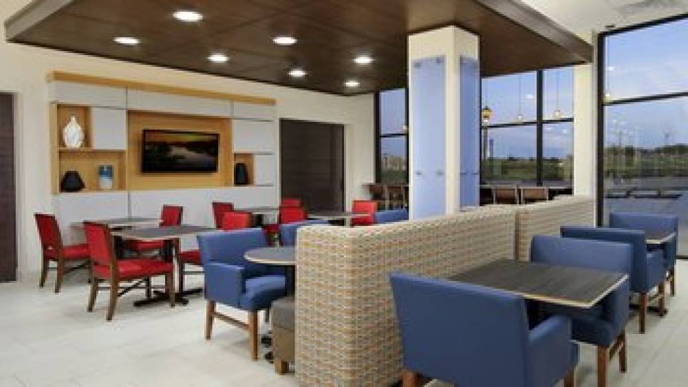 HOLIDAY INN EXP STES FRISCO TOYOTA 5