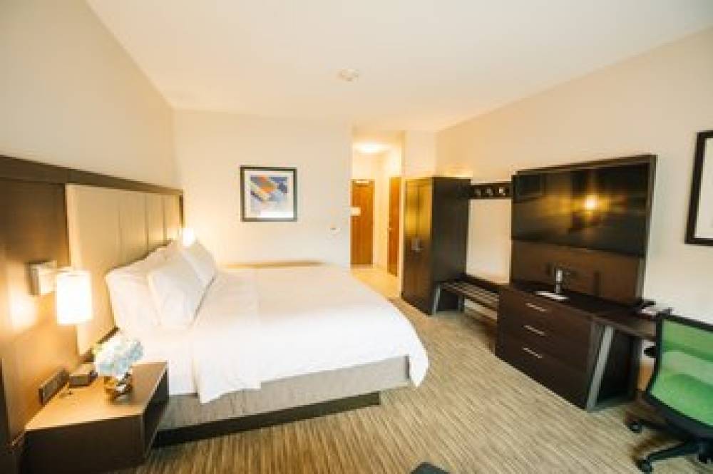 HOLIDAY INN EXP STES HOMEWOOD 5