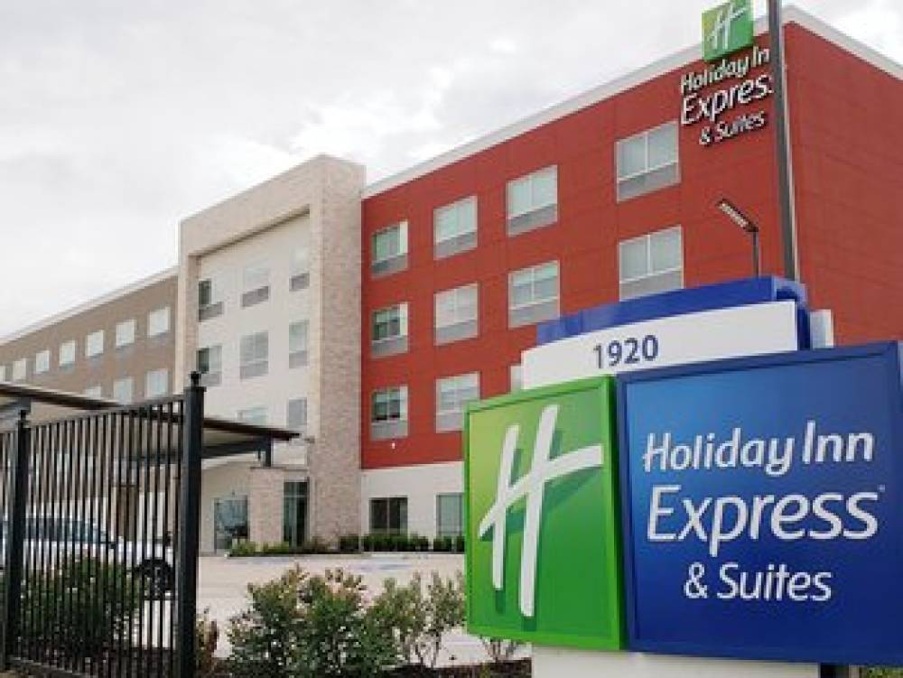 HOLIDAY INN EXP STES IAH BELTWAY 1