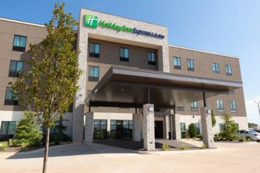 HOLIDAY INN EXP STES KINGFISHER 1